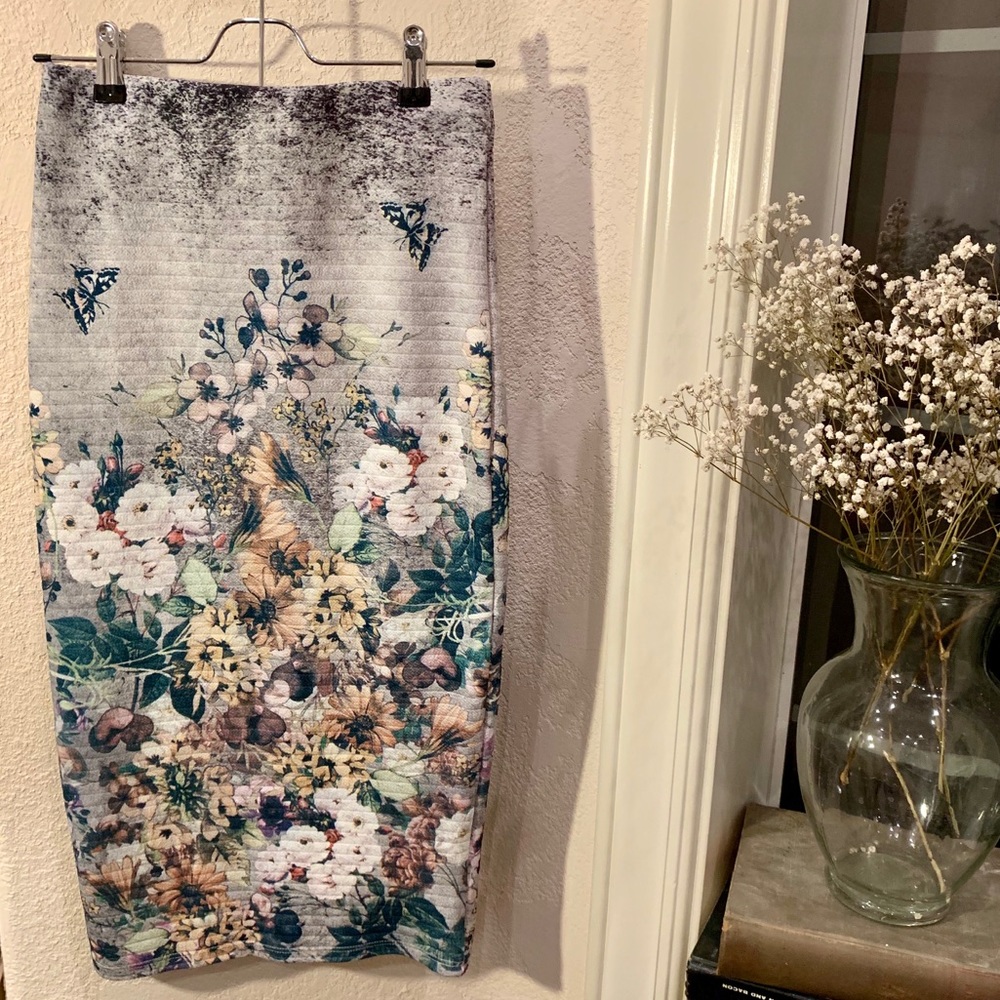 Foreign Exchange Floral Print Gray Pencil Skirt